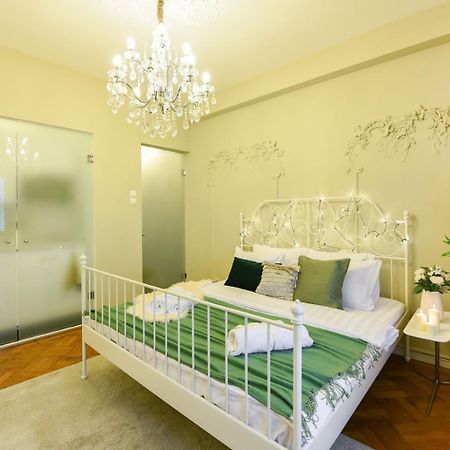 Cozy Studio Overlooking The Old Town Bucareste Exterior foto